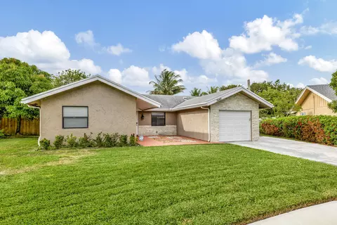 7444 SW 14th Pl, North Lauderdale, FL 33068