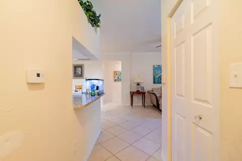 6394 Emerald Dunes Dr #204, West Palm Beach, FL 33411