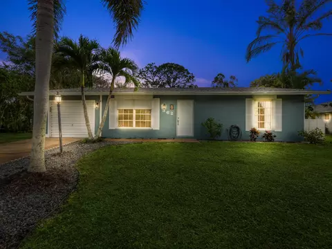 362 NE Brasher Ct, Port Saint Lucie, FL 34983