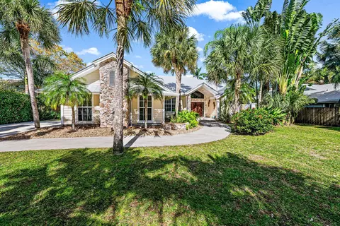 5889 Senegal Ct, Jupiter, FL 33458