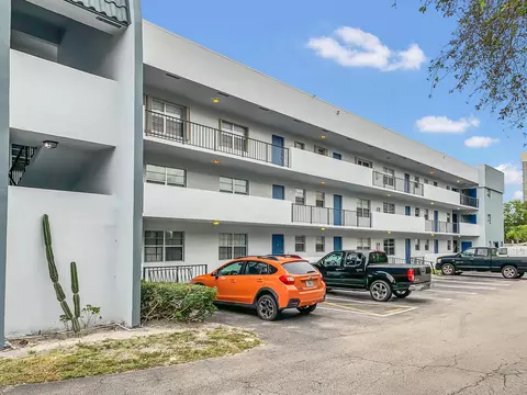 1630 Embassy Dr #310, West Palm Beach, FL 33401