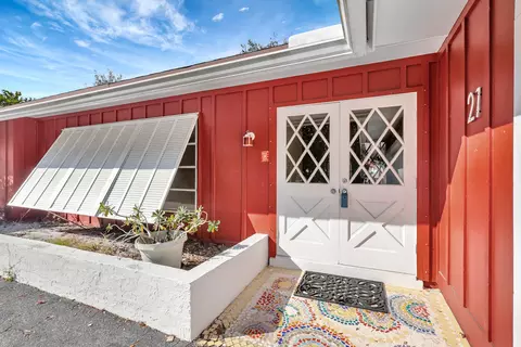 21 W Riverside Dr, Jupiter, FL 33469
