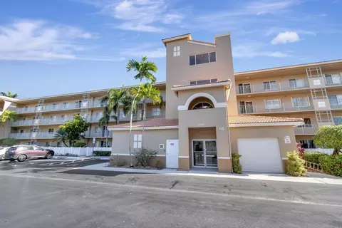 12560 Majesty Cir #202, Boynton Beach, FL 33437