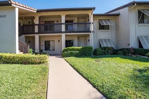 10107 Mangrove Dr #203, Boynton Beach, FL 33437