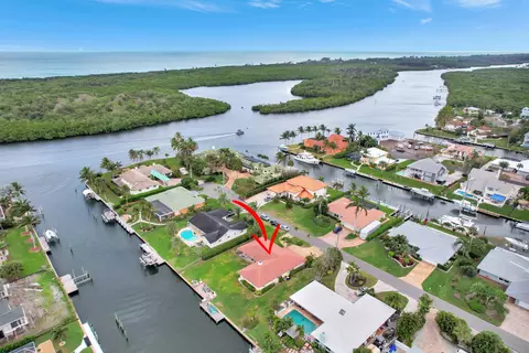 8553 SE Banyan Tree St, Hobe Sound, FL 33455