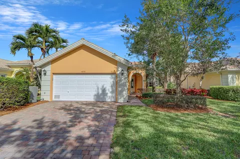 4711 Dovehill Dr, Palm Beach Gardens, FL 33418