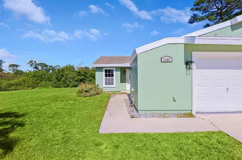 1441 SE Larkwood Cir, Port Saint Lucie, FL 34952