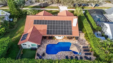 2225 Rabbit Hollowe Cir, Delray Beach, FL 33445