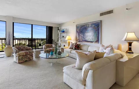 2450 Presidential Way #906, West Palm Beach, FL 33401