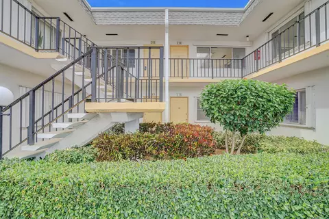 3240 Lake Osborne Dr #110, Lake Worth Beach, FL 33461