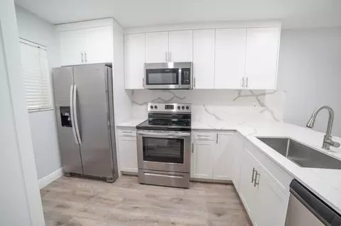 163 Lake Evelyn Dr, West Palm Beach, FL 33411