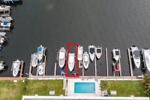 312 Northlake Dr #306, North Palm Beach, FL 33408