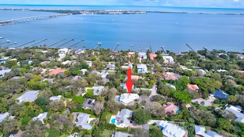 8 Ridgeland Dr, Sewalls Point, FL 34996