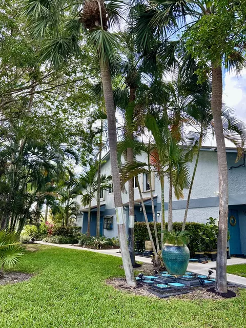 2717 S Oakland Frst #103, Oakland Park, FL 33309