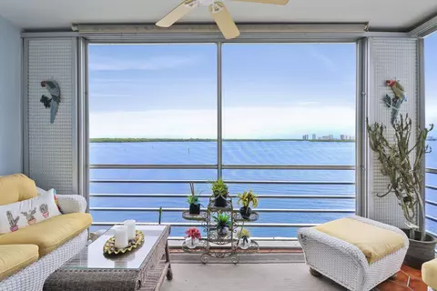 60 Yacht Club Dr #505, North Palm Beach, FL 33408