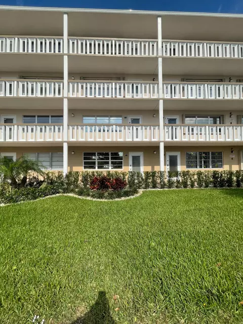 155 Southampton C, West Palm Beach, FL 33417