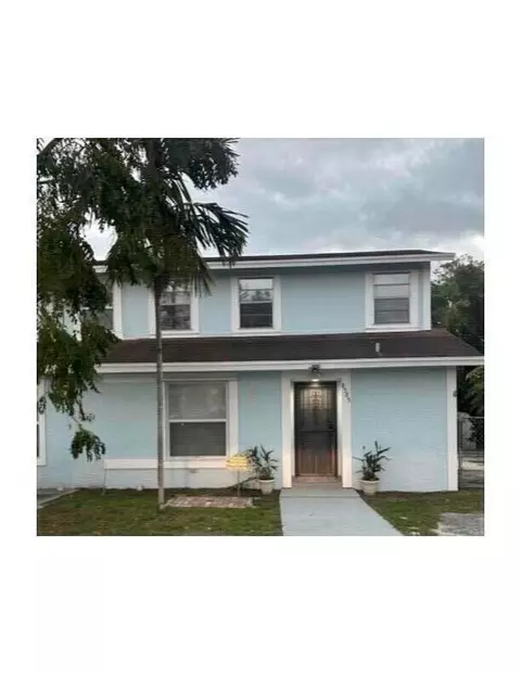 8585 Crater Ter, Lake Park, FL 33403