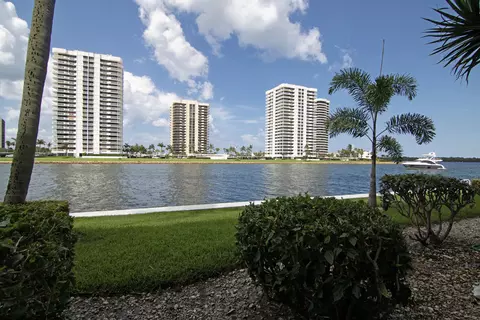 28 Yacht Club Dr #106, North Palm Beach, FL 33408