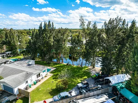 8880 SW 50th Pl, Cooper City, FL 33328