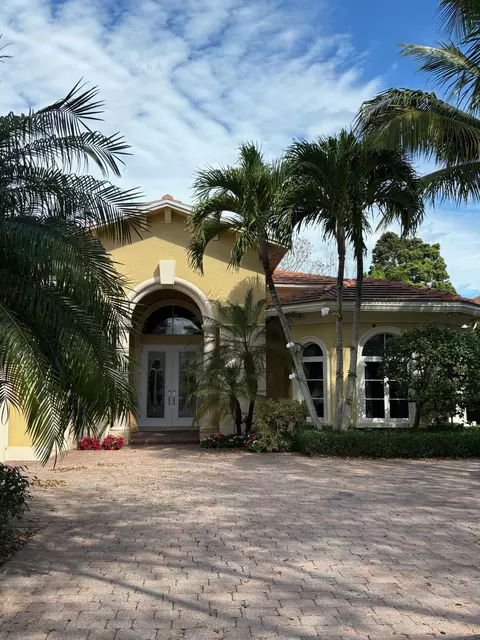 9695 SE Sandpine Ln, Hobe Sound, FL 33455