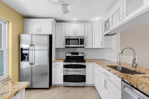 725 Nantucket Cir #B, Lake Worth, FL 33467