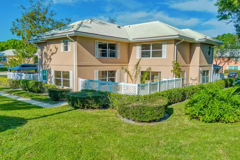 3134 Kingston Ct, West Palm Beach, FL 33409