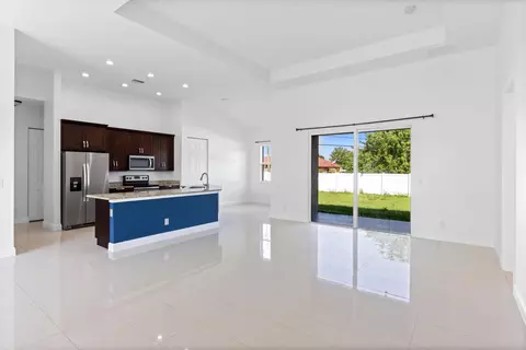 661 NW Floresta Dr, Port Saint Lucie, FL 34983
