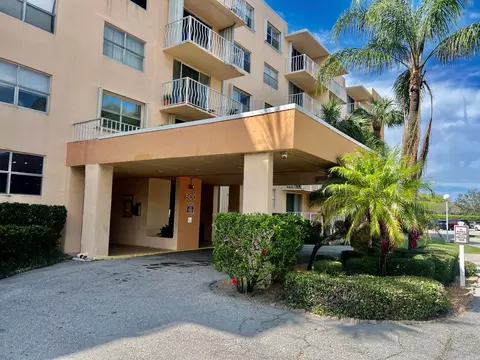 500 Executive Center Dr #3B, West Palm Beach, FL 33401