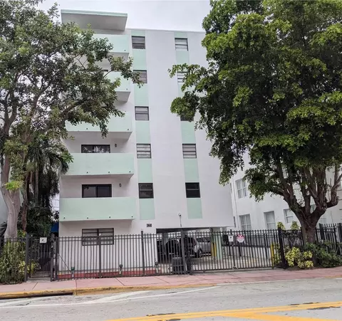 1418 Collins #303, Miami Beach, FL 33139