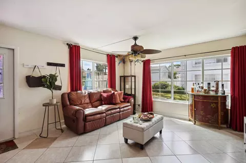 217 Foxtail Dr #I, Greenacres, FL 33415
