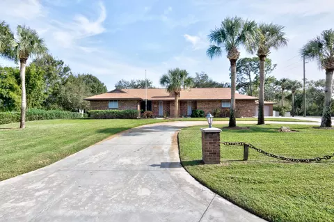 466 28th Ct SW, Vero Beach, FL 32968