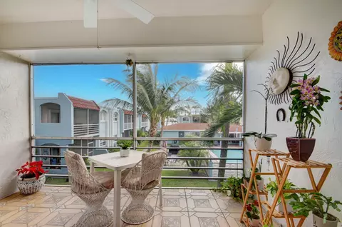 1432 S Lakeside Dr #9, Lake Worth, FL 33460