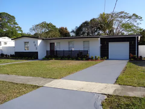 685 21st St SW, Vero Beach, FL 32962