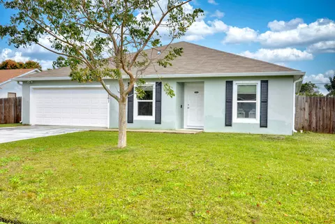 2261 SE Gaslight St, Port Saint Lucie, FL 34952