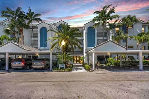 531 Bay Colony Dr N, Juno Beach, FL 33408
