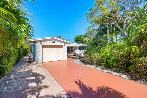 1865 Pleasant Dr, Juno Beach, FL 33408