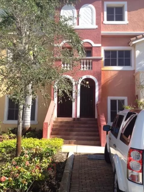 527 Bayfront Dr, Boynton Beach, FL 33435