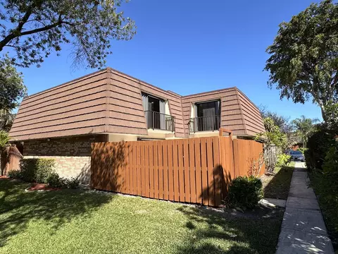 3951 August Dr, Lake Worth, FL 33461