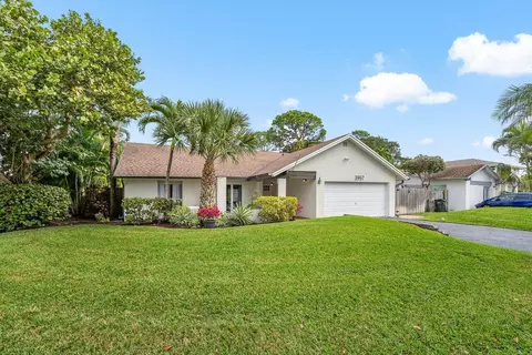 3997 NW 7th Ct, Delray Beach, FL 33445