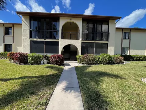 331 Knotty Pine Cir #D1, Greenacres, FL 33463