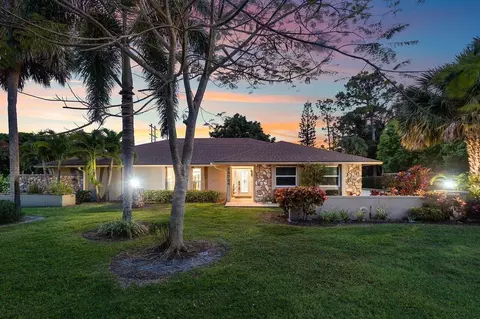13724 Greentree Trl, Wellington, FL 33414