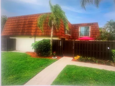 2228 White Pine Cir #A, Greenacres, FL 33415