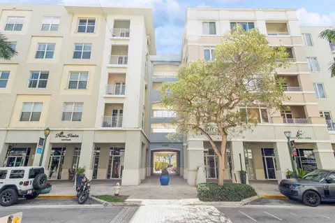 1200 Town Ctr #305, Jupiter, FL 33458