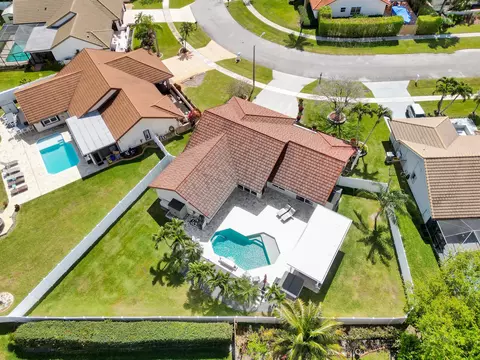 5780 Sun Pointe Cir, Boynton Beach, FL 33437