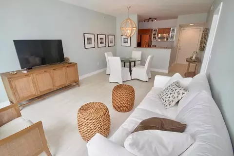 700 E Boynton Beach Blvd #1007, Boynton Beach, FL 33435