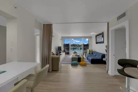 5600 Collins #4J, Miami Beach, FL 33140