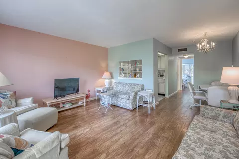 2840 Cynthia Ln #108, Lake Worth Beach, FL 33461