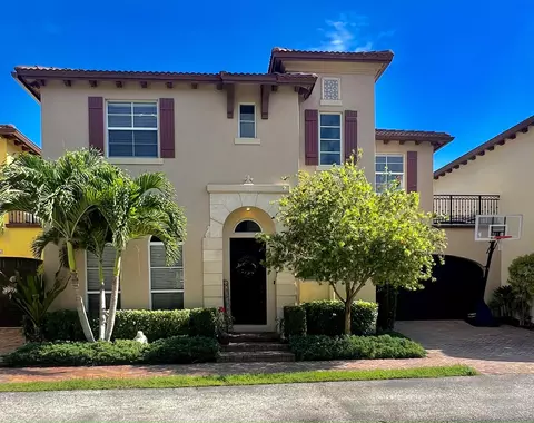 131 Via Palma Ln, Boca Raton, FL 33487