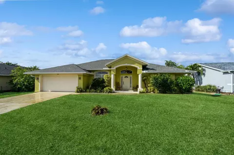 241 SW Dalton Cir, Port Saint Lucie, FL 34953