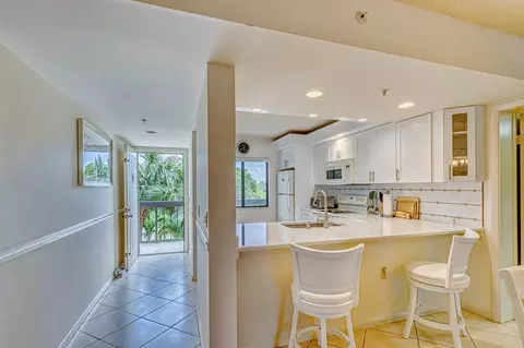 901 Seafarer Cir #302, Jupiter, FL 33477